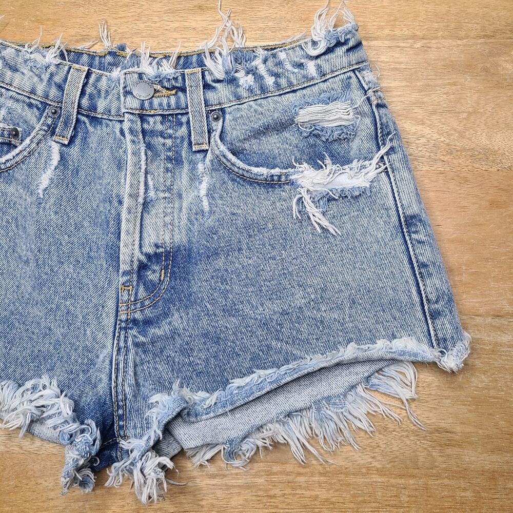 Carmar Distressed Denim Short Shorts Size 26 Raw Hem Light Wash